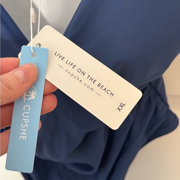 CUPSHE Women's One Piece Swimsuit Tummy Control Plunging V Neck Bathing Suit - Picture 5 of 10